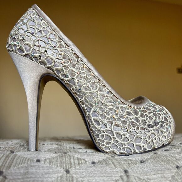 Lady Couture Ivy Peep Toe Silver Lace Mesh Stiletto Heels NIB Women’s EU 38 US 7 - Picture 3 of 16